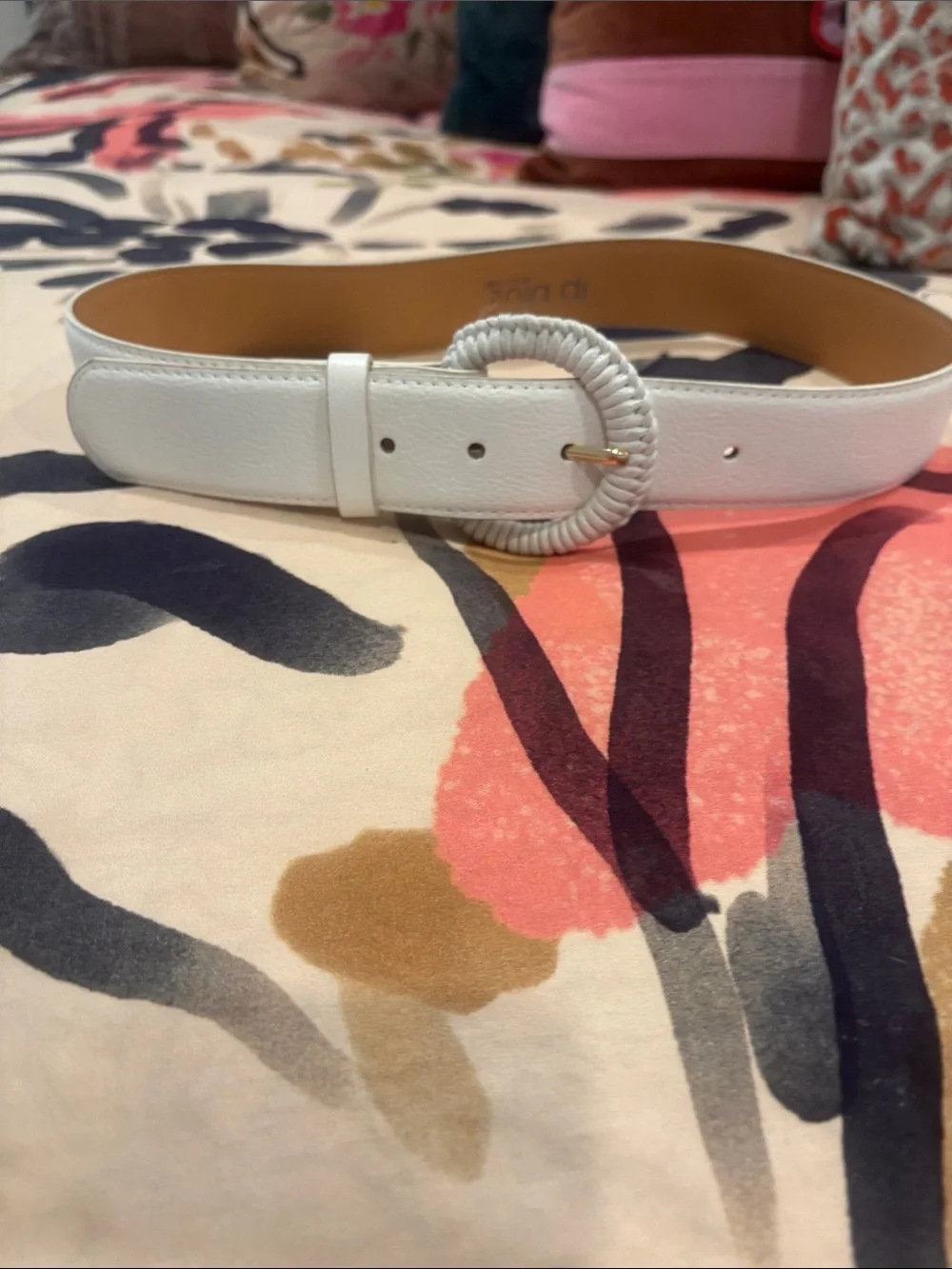 White Women’s Smooth Leather-Effect Belt with Round Buckle